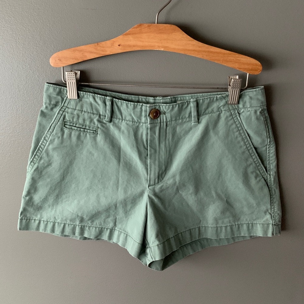 Gap olive green shorts